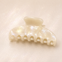 The Glam Claw Pearlescent | Champagne