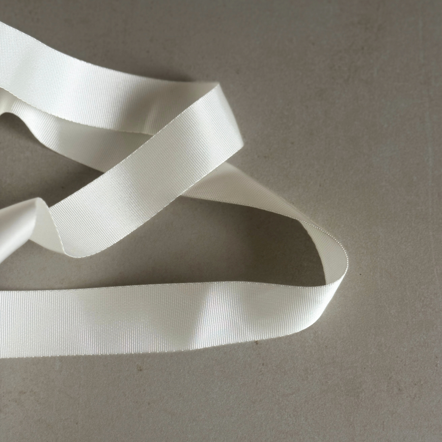 Glam Box Travel Bag Snow & Snow Miracle Brush Bestie