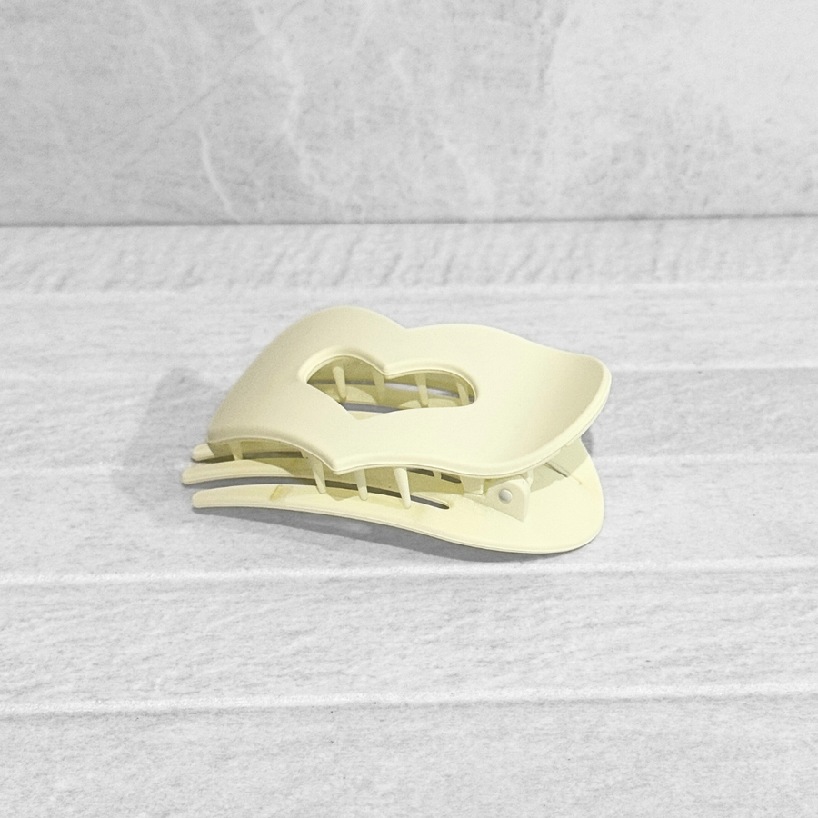 Glam Flat Claw Clip Large Heart Blonde